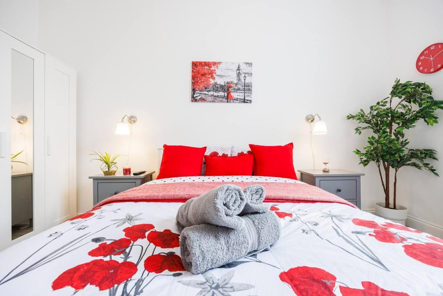 Kensington Charming And Bright Flat