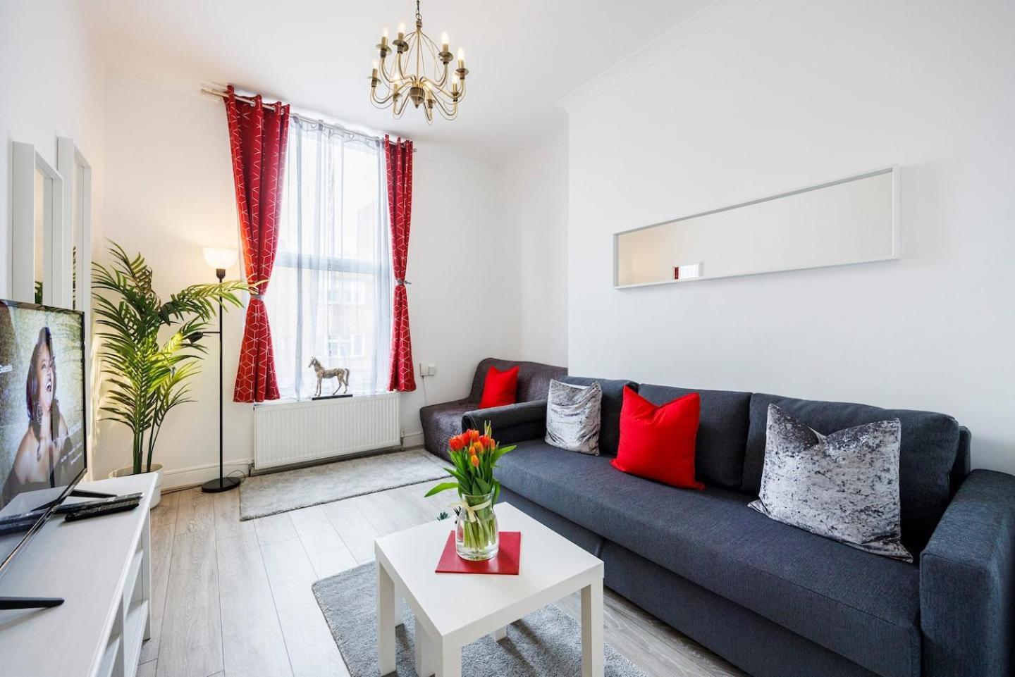 Kensington Charming And Bright Flat